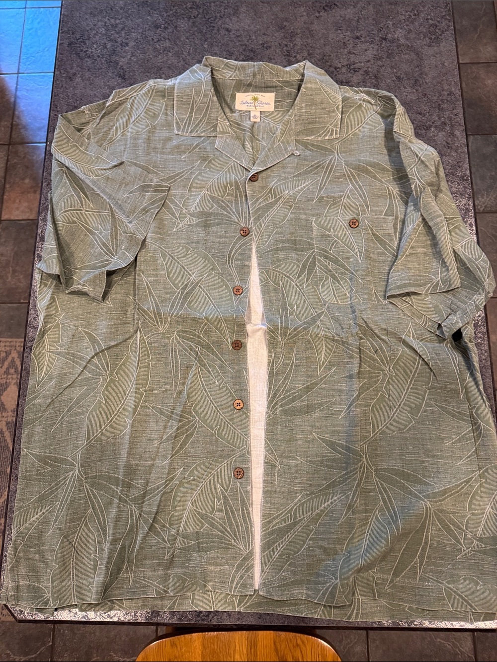Island Shores Washable Silk Pale Green Leaf-Print Short Sleeve Camp Shirt